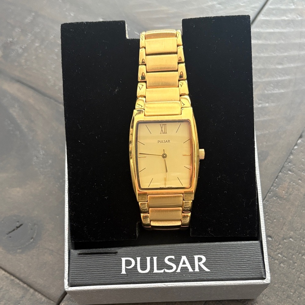 Men's Vintage Pulsar V501-X106 Tank Style Quartz Gold Tone